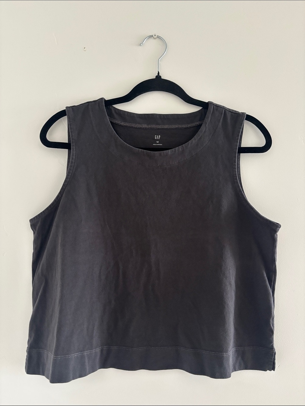 GAP Women's Charcoal Sleeveless Crop Tank
